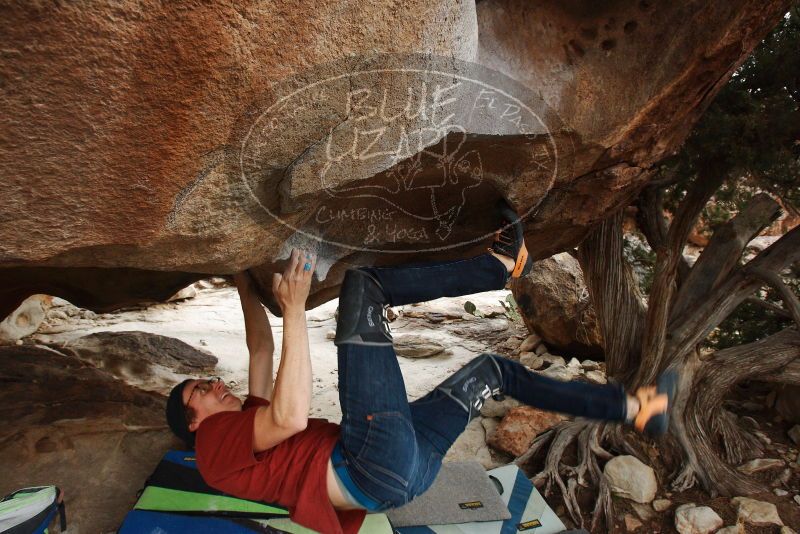 Bouldering in Hueco Tanks on 12/21/2018 with Blue Lizard Climbing and Yoga
Filename: SRM_20181221_1608340.jpg
Aperture: f/8.0
Shutter Speed: 1/250
Body: Canon EOS-1D Mark II
Lens: Canon EF 16-35mm f/2.8 L