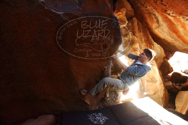 Bouldering in Hueco Tanks on 12/22/2018 with Blue Lizard Climbing and Yoga
Filename: SRM_20181222_1624240.jpg
Aperture: f/4.0
Shutter Speed: 1/500
Body: Canon EOS-1D Mark II
Lens: Canon EF 16-35mm f/2.8 L