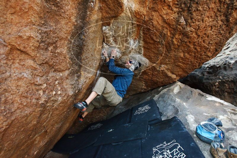 Bouldering in Hueco Tanks on 12/23/2018 with Blue Lizard Climbing and Yoga
Filename: SRM_20181223_1116270.jpg
Aperture: f/4.5
Shutter Speed: 1/250
Body: Canon EOS-1D Mark II
Lens: Canon EF 16-35mm f/2.8 L