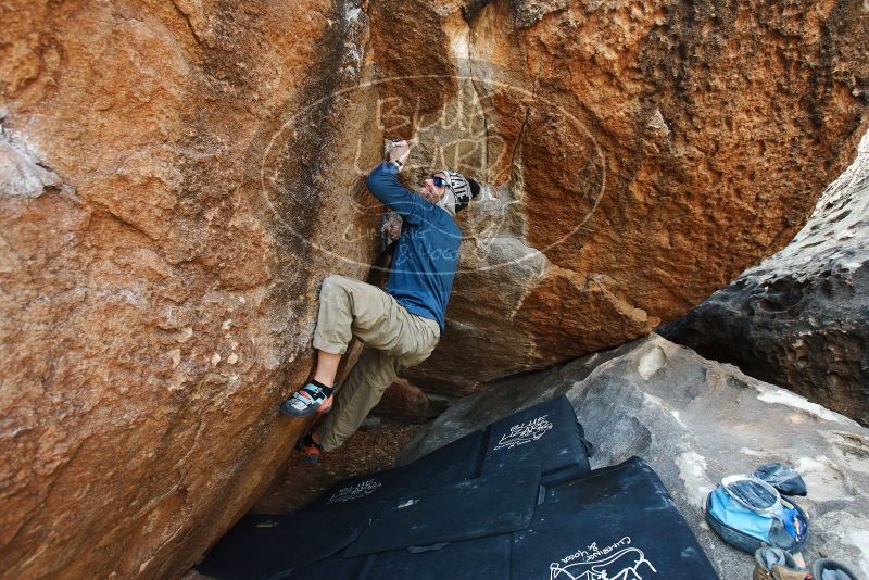 Bouldering in Hueco Tanks on 12/23/2018 with Blue Lizard Climbing and Yoga
Filename: SRM_20181223_1116300.jpg
Aperture: f/4.5
Shutter Speed: 1/250
Body: Canon EOS-1D Mark II
Lens: Canon EF 16-35mm f/2.8 L