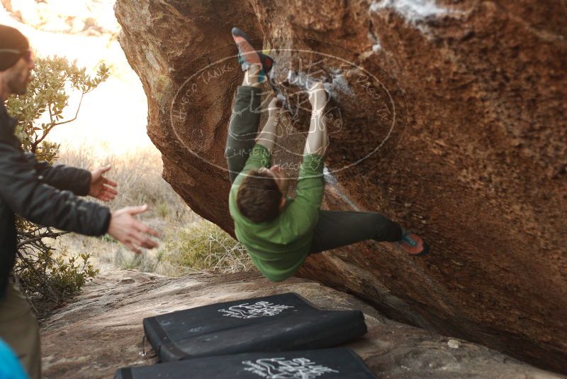 Bouldering in Hueco Tanks on 12/23/2018 with Blue Lizard Climbing and Yoga
Filename: SRM_20181223_1702580.jpg
Aperture: f/2.8
Shutter Speed: 1/320
Body: Canon EOS-1D Mark II
Lens: Canon EF 50mm f/1.8 II