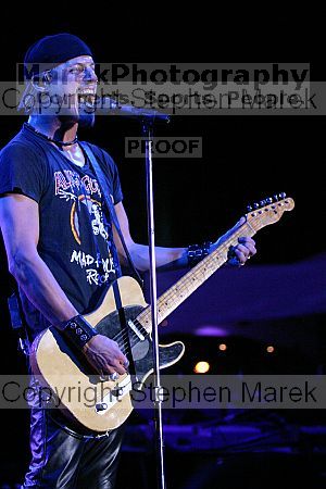 Fuel headlines at Sting Break 2004.

Filename: img_4800_std.jpg
Aperture: f/2.8
Shutter Speed: 1/200
Body: Canon EOS DIGITAL REBEL
Lens: Canon EF 80-200mm f/2.8 L