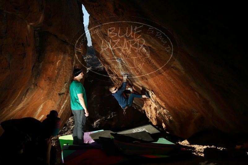 Bouldering in Hueco Tanks on 12/24/2018 with Blue Lizard Climbing and Yoga
Filename: SRM_20181224_1545380.jpg
Aperture: f/8.0
Shutter Speed: 1/250
Body: Canon EOS-1D Mark II
Lens: Canon EF 16-35mm f/2.8 L