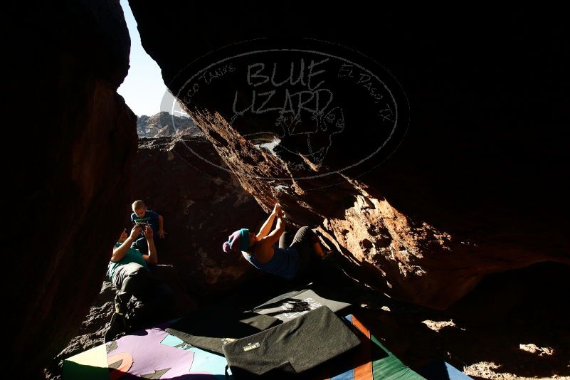 Bouldering in Hueco Tanks on 12/24/2018 with Blue Lizard Climbing and Yoga
Filename: SRM_20181224_1602400.jpg
Aperture: f/5.6
Shutter Speed: 1/250
Body: Canon EOS-1D Mark II
Lens: Canon EF 16-35mm f/2.8 L