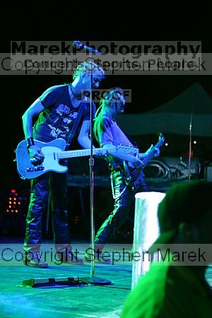 Fuel headlines at Sting Break 2004.

Filename: img_4867_std.jpg
Aperture: f/1.8
Shutter Speed: 1/80
Body: Canon EOS DIGITAL REBEL
Lens: Canon EF 50mm f/1.8 II