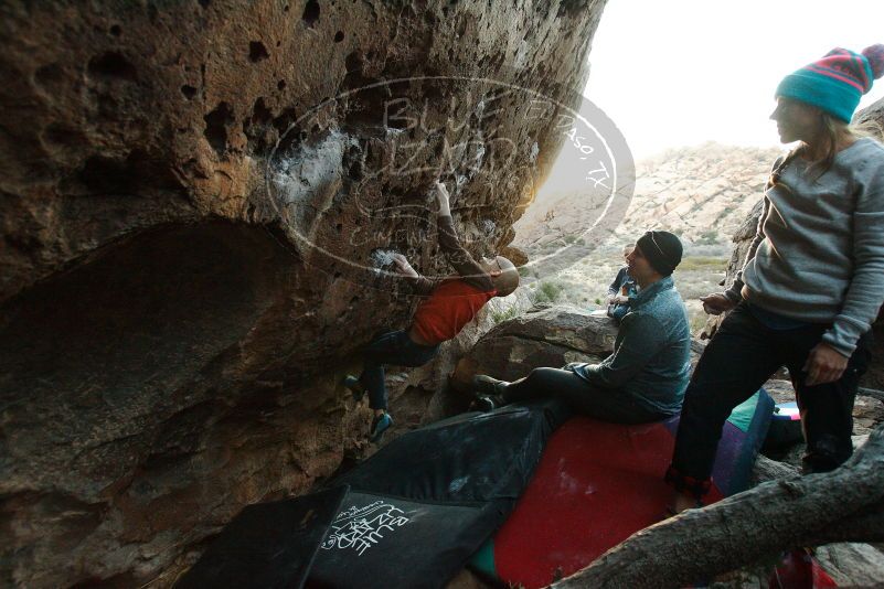 Bouldering in Hueco Tanks on 12/24/2018 with Blue Lizard Climbing and Yoga
Filename: SRM_20181224_1802230.jpg
Aperture: f/4.0
Shutter Speed: 1/160
Body: Canon EOS-1D Mark II
Lens: Canon EF 16-35mm f/2.8 L