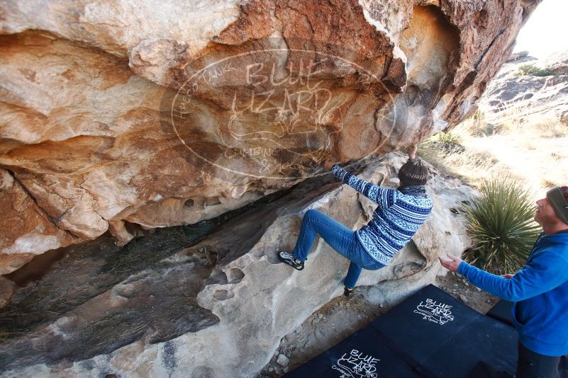 Bouldering in Hueco Tanks on 12/30/2018 with Blue Lizard Climbing and Yoga
Filename: SRM_20181230_1041080.jpg
Aperture: f/4.5
Shutter Speed: 1/250
Body: Canon EOS-1D Mark II
Lens: Canon EF 16-35mm f/2.8 L