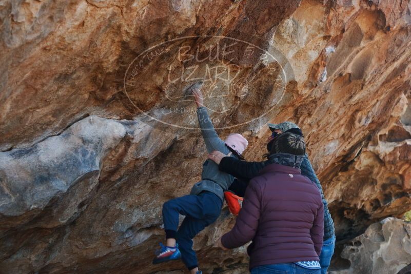 Bouldering in Hueco Tanks on 12/30/2018 with Blue Lizard Climbing and Yoga
Filename: SRM_20181230_1144050.jpg
Aperture: f/4.0
Shutter Speed: 1/320
Body: Canon EOS-1D Mark II
Lens: Canon EF 50mm f/1.8 II