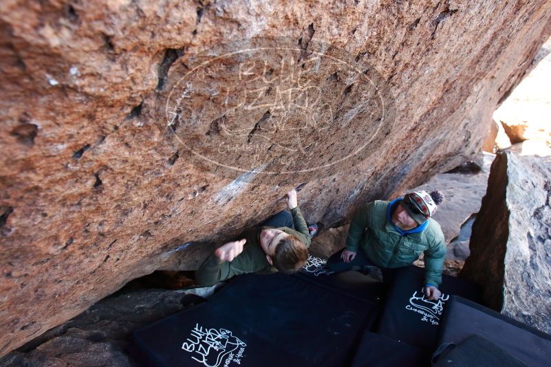 Bouldering in Hueco Tanks on 12/30/2018 with Blue Lizard Climbing and Yoga
Filename: SRM_20181230_1347320.jpg
Aperture: f/4.5
Shutter Speed: 1/200
Body: Canon EOS-1D Mark II
Lens: Canon EF 16-35mm f/2.8 L