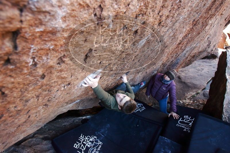 Bouldering in Hueco Tanks on 12/30/2018 with Blue Lizard Climbing and Yoga
Filename: SRM_20181230_1416090.jpg
Aperture: f/3.5
Shutter Speed: 1/250
Body: Canon EOS-1D Mark II
Lens: Canon EF 16-35mm f/2.8 L