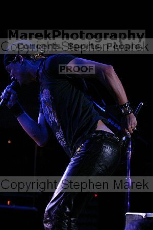 Fuel headlines at Sting Break 2004.

Filename: img_4793_std.jpg
Aperture: f/2.8
Shutter Speed: 1/320
Body: Canon EOS DIGITAL REBEL
Lens: Canon EF 80-200mm f/2.8 L