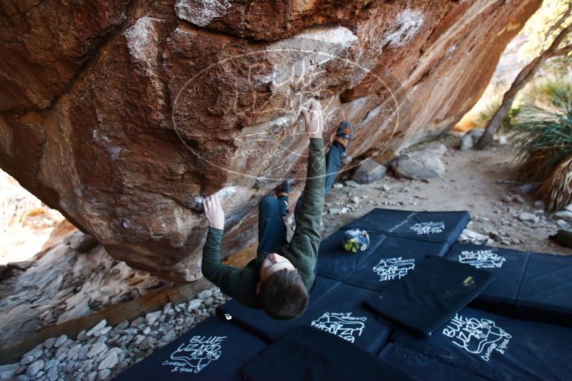 Bouldering in Hueco Tanks on 12/30/2018 with Blue Lizard Climbing and Yoga

Filename: SRM_20181230_1648290.jpg
Aperture: f/3.2
Shutter Speed: 1/250
Body: Canon EOS-1D Mark II
Lens: Canon EF 16-35mm f/2.8 L