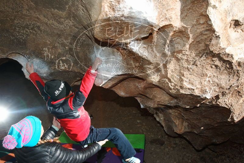 Bouldering in Hueco Tanks on 01/02/2019 with Blue Lizard Climbing and Yoga
Filename: SRM_20190102_1110340.jpg
Aperture: f/5.6
Shutter Speed: 1/250
Body: Canon EOS-1D Mark II
Lens: Canon EF 16-35mm f/2.8 L