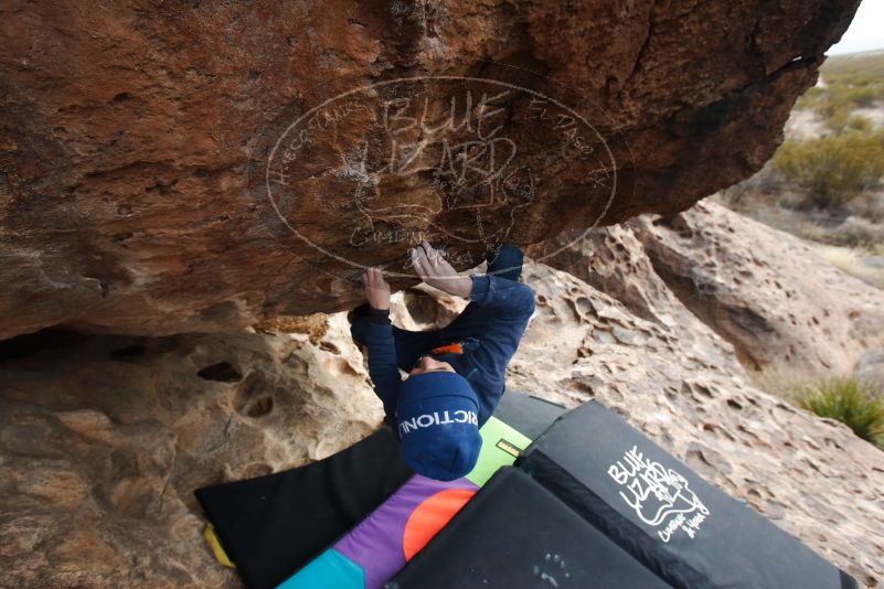 Bouldering in Hueco Tanks on 01/02/2019 with Blue Lizard Climbing and Yoga
Filename: SRM_20190102_1436490.jpg
Aperture: f/6.3
Shutter Speed: 1/320
Body: Canon EOS-1D Mark II
Lens: Canon EF 16-35mm f/2.8 L
