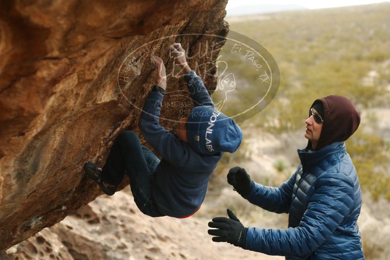 Bouldering in Hueco Tanks on 01/02/2019 with Blue Lizard Climbing and Yoga
Filename: SRM_20190102_1456530.jpg
Aperture: f/2.8
Shutter Speed: 1/400
Body: Canon EOS-1D Mark II
Lens: Canon EF 50mm f/1.8 II