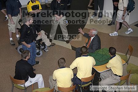 

Filename: crw_9948_std.jpg
Aperture: f/6.3
Shutter Speed: 1/60
Body: Canon EOS DIGITAL REBEL
Lens: Canon EF-S 18-55mm f/3.5-5.6