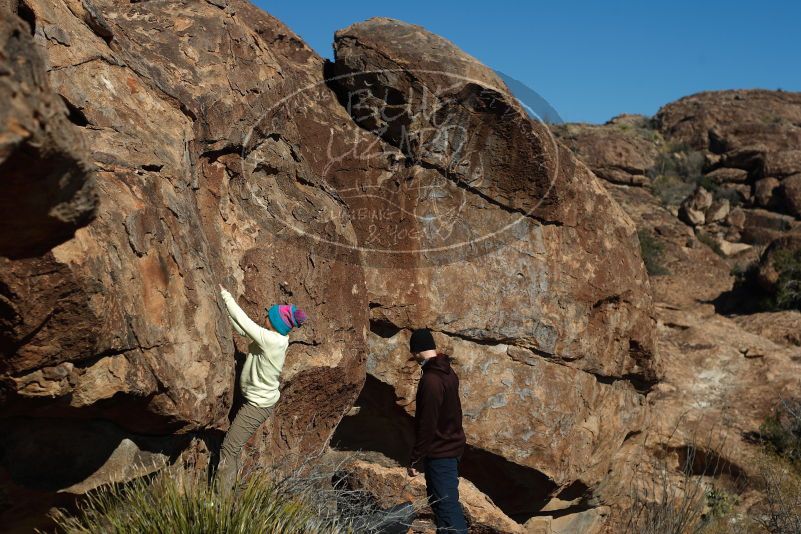 Bouldering in Hueco Tanks on 12/31/2018 with Blue Lizard Climbing and Yoga
Filename: SRM_20181231_1500100.jpg
Aperture: f/4.0
Shutter Speed: 1/1250
Body: Canon EOS-1D Mark II
Lens: Canon EF 50mm f/1.8 II