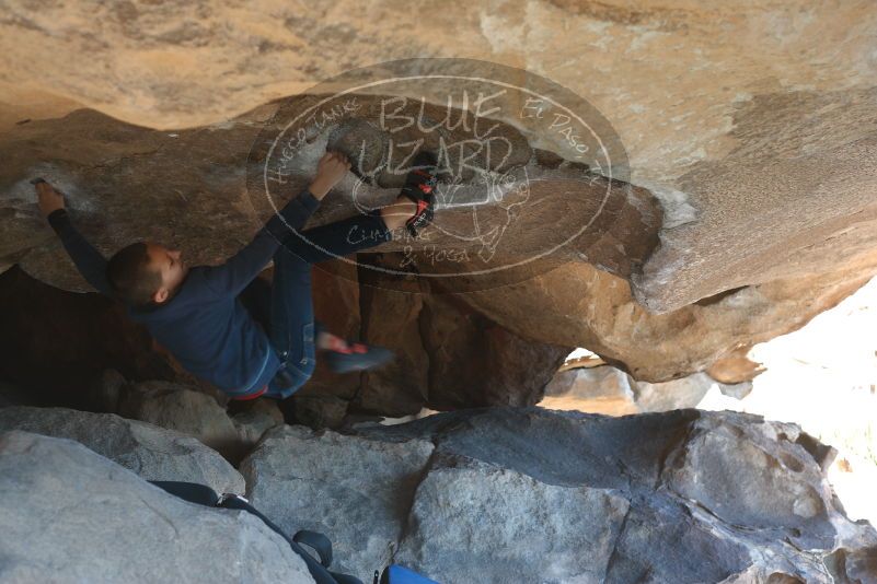 Bouldering in Hueco Tanks on 12/31/2018 with Blue Lizard Climbing and Yoga
Filename: SRM_20181231_1506210.jpg
Aperture: f/4.0
Shutter Speed: 1/40
Body: Canon EOS-1D Mark II
Lens: Canon EF 50mm f/1.8 II