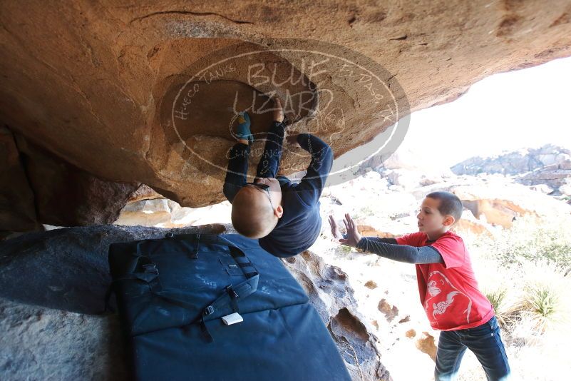 Bouldering in Hueco Tanks on 12/31/2018 with Blue Lizard Climbing and Yoga
Filename: SRM_20181231_1543500.jpg
Aperture: f/4.0
Shutter Speed: 1/250
Body: Canon EOS-1D Mark II
Lens: Canon EF 16-35mm f/2.8 L