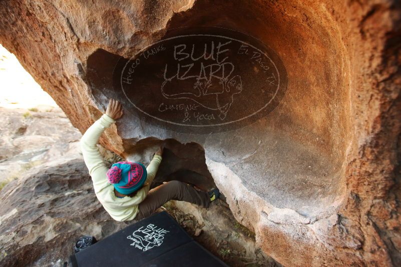 Bouldering in Hueco Tanks on 12/31/2018 with Blue Lizard Climbing and Yoga
Filename: SRM_20181231_1649060.jpg
Aperture: f/4.5
Shutter Speed: 1/250
Body: Canon EOS-1D Mark II
Lens: Canon EF 16-35mm f/2.8 L