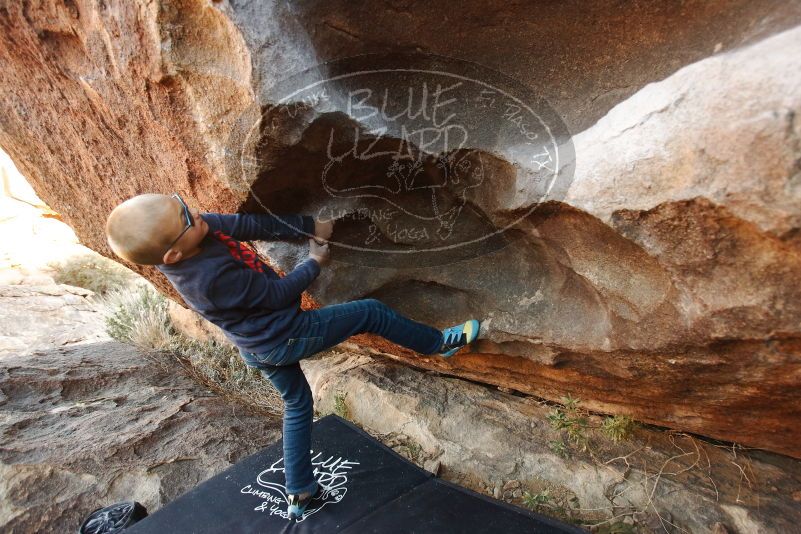 Bouldering in Hueco Tanks on 12/31/2018 with Blue Lizard Climbing and Yoga
Filename: SRM_20181231_1651410.jpg
Aperture: f/3.2
Shutter Speed: 1/250
Body: Canon EOS-1D Mark II
Lens: Canon EF 16-35mm f/2.8 L