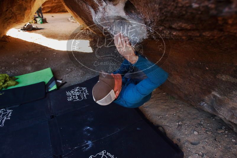 Bouldering in Hueco Tanks on 01/05/2019 with Blue Lizard Climbing and Yoga
Filename: SRM_20190105_1123390.jpg
Aperture: f/4.0
Shutter Speed: 1/200
Body: Canon EOS-1D Mark II
Lens: Canon EF 16-35mm f/2.8 L