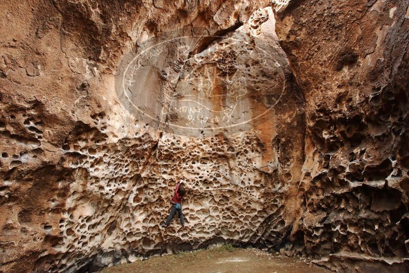 Bouldering in Hueco Tanks on 01/06/2019 with Blue Lizard Climbing and Yoga
Filename: SRM_20190106_1159430.jpg
Aperture: f/5.6
Shutter Speed: 1/60
Body: Canon EOS-1D Mark II
Lens: Canon EF 16-35mm f/2.8 L