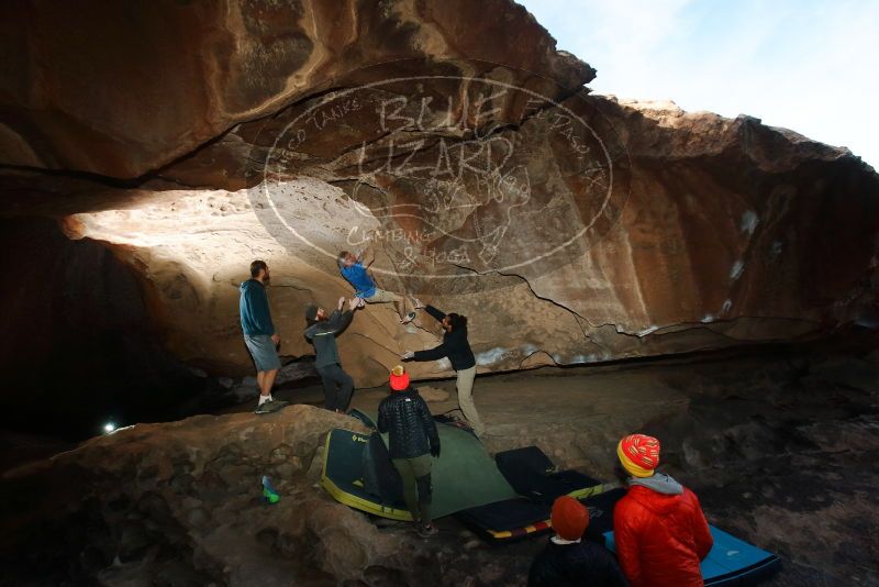 Bouldering in Hueco Tanks on 01/20/2019 with Blue Lizard Climbing and Yoga
Filename: SRM_20190120_1559310.jpg
Aperture: f/6.3
Shutter Speed: 1/250
Body: Canon EOS-1D Mark II
Lens: Canon EF 16-35mm f/2.8 L