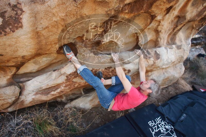 Bouldering in Hueco Tanks on 01/21/2019 with Blue Lizard Climbing and Yoga
Filename: SRM_20190121_1105090.jpg
Aperture: f/6.3
Shutter Speed: 1/250
Body: Canon EOS-1D Mark II
Lens: Canon EF 16-35mm f/2.8 L