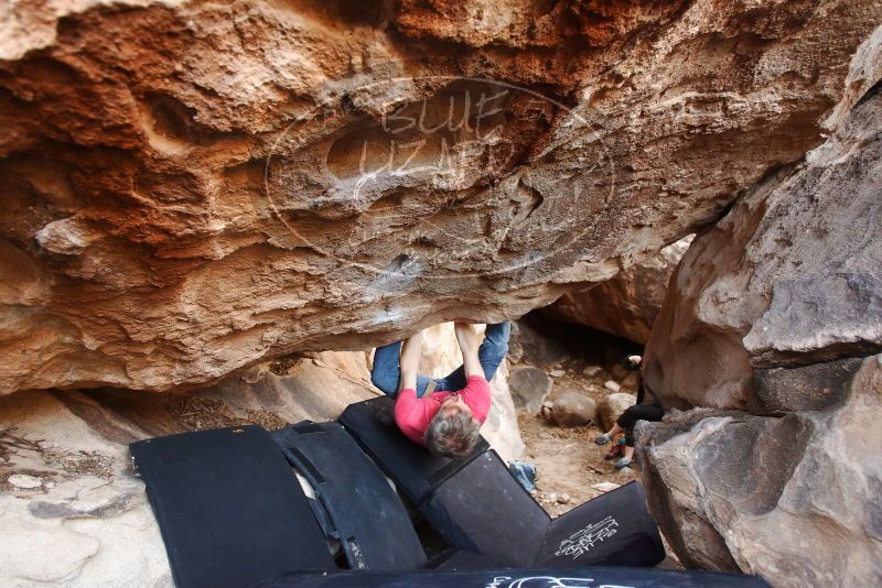 Bouldering in Hueco Tanks on 01/21/2019 with Blue Lizard Climbing and Yoga
Filename: SRM_20190121_1259300.jpg
Aperture: f/3.2
Shutter Speed: 1/200
Body: Canon EOS-1D Mark II
Lens: Canon EF 16-35mm f/2.8 L