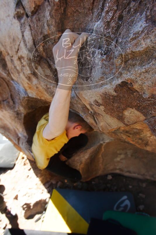 Bouldering in Hueco Tanks on 01/26/2019 with Blue Lizard Climbing and Yoga

Filename: SRM_20190126_1113350.jpg
Aperture: f/7.1
Shutter Speed: 1/250
Body: Canon EOS-1D Mark II
Lens: Canon EF 16-35mm f/2.8 L
