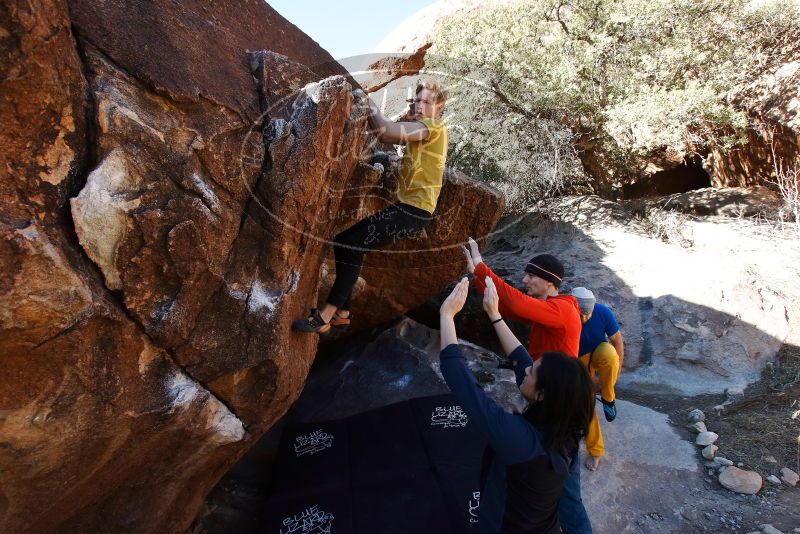 Bouldering in Hueco Tanks on 01/26/2019 with Blue Lizard Climbing and Yoga
Filename: SRM_20190126_1120450.jpg
Aperture: f/7.1
Shutter Speed: 1/250
Body: Canon EOS-1D Mark II
Lens: Canon EF 16-35mm f/2.8 L