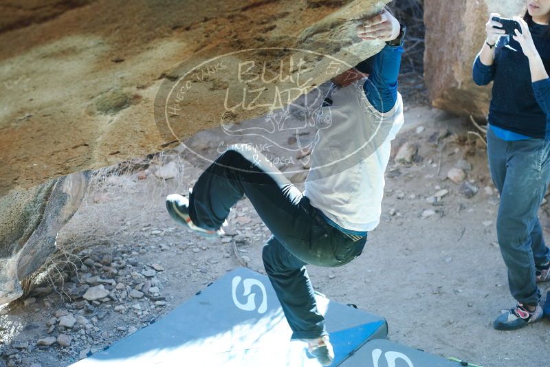 Bouldering in Hueco Tanks on 01/26/2019 with Blue Lizard Climbing and Yoga
Filename: SRM_20190126_1322240.jpg
Aperture: f/3.2
Shutter Speed: 1/250
Body: Canon EOS-1D Mark II
Lens: Canon EF 50mm f/1.8 II