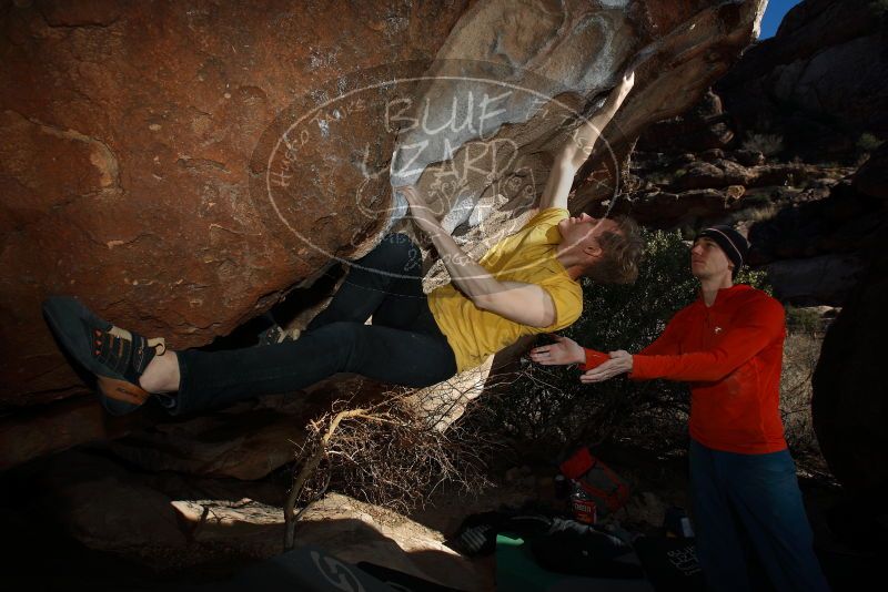 Bouldering in Hueco Tanks on 01/26/2019 with Blue Lizard Climbing and Yoga
Filename: SRM_20190126_1618250.jpg
Aperture: f/6.3
Shutter Speed: 1/250
Body: Canon EOS-1D Mark II
Lens: Canon EF 16-35mm f/2.8 L