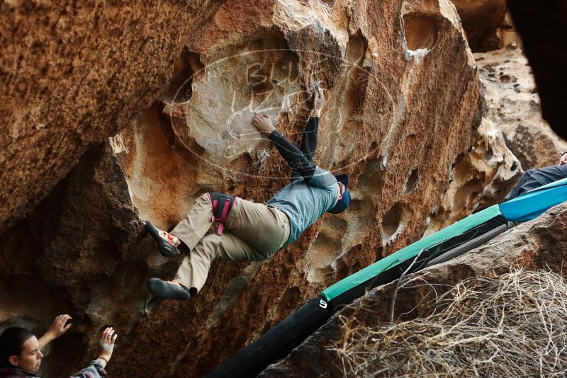 Bouldering in Hueco Tanks on 02/03/2019 with Blue Lizard Climbing and Yoga
Filename: SRM_20190203_1534370.jpg
Aperture: f/4.0
Shutter Speed: 1/320
Body: Canon EOS-1D Mark II
Lens: Canon EF 50mm f/1.8 II