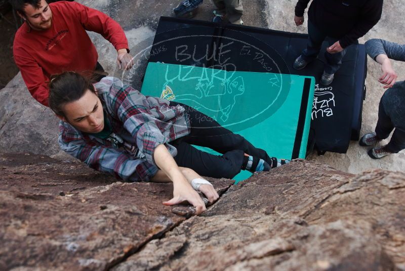 Bouldering in Hueco Tanks on 02/03/2019 with Blue Lizard Climbing and Yoga
Filename: SRM_20190203_1653450.jpg
Aperture: f/5.6
Shutter Speed: 1/320
Body: Canon EOS-1D Mark II
Lens: Canon EF 16-35mm f/2.8 L