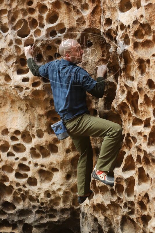 Bouldering in Hueco Tanks on 02/02/2019 with Blue Lizard Climbing and Yoga
Filename: SRM_20190202_1455300.jpg
Aperture: f/3.2
Shutter Speed: 1/200
Body: Canon EOS-1D Mark II
Lens: Canon EF 50mm f/1.8 II