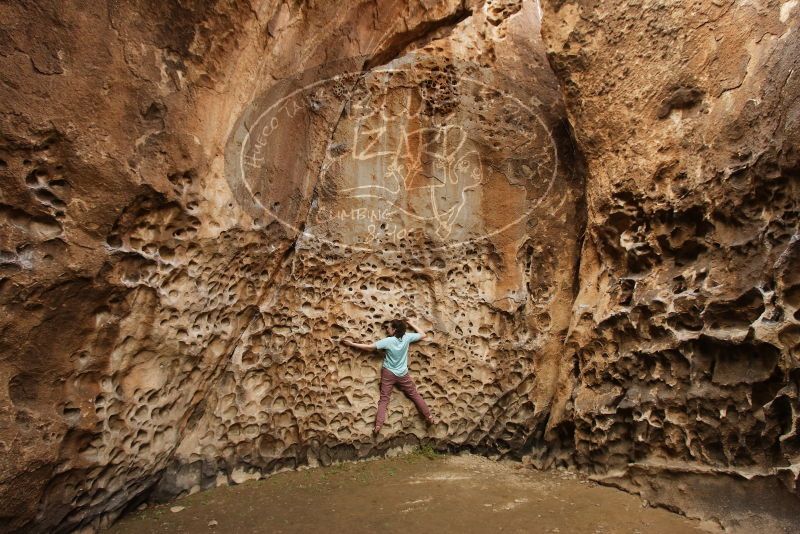 Bouldering in Hueco Tanks on 02/02/2019 with Blue Lizard Climbing and Yoga

Filename: SRM_20190202_1514500.jpg
Aperture: f/5.6
Shutter Speed: 1/100
Body: Canon EOS-1D Mark II
Lens: Canon EF 16-35mm f/2.8 L