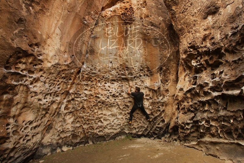 Bouldering in Hueco Tanks on 02/02/2019 with Blue Lizard Climbing and Yoga
Filename: SRM_20190202_1524190.jpg
Aperture: f/5.6
Shutter Speed: 1/125
Body: Canon EOS-1D Mark II
Lens: Canon EF 16-35mm f/2.8 L