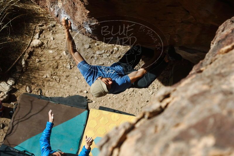 Bouldering in Hueco Tanks on 02/09/2019 with Blue Lizard Climbing and Yoga
Filename: SRM_20190209_1239470.jpg
Aperture: f/4.0
Shutter Speed: 1/2000
Body: Canon EOS-1D Mark II
Lens: Canon EF 50mm f/1.8 II