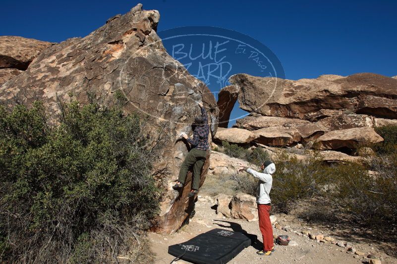 Bouldering in Hueco Tanks on 02/17/2019 with Blue Lizard Climbing and Yoga
Filename: SRM_20190217_1056260.jpg
Aperture: f/5.6
Shutter Speed: 1/400
Body: Canon EOS-1D Mark II
Lens: Canon EF 16-35mm f/2.8 L