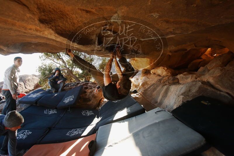 Bouldering in Hueco Tanks on 02/17/2019 with Blue Lizard Climbing and Yoga
Filename: SRM_20190217_1730050.jpg
Aperture: f/4.0
Shutter Speed: 1/250
Body: Canon EOS-1D Mark II
Lens: Canon EF 16-35mm f/2.8 L