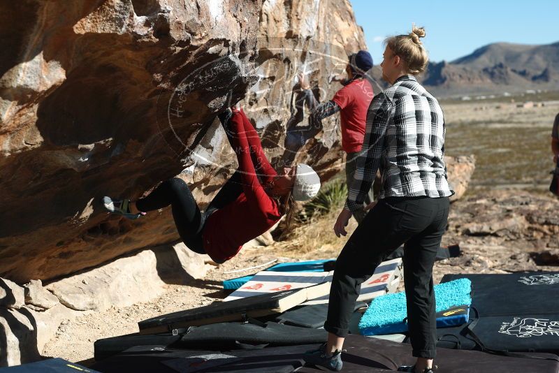 Bouldering in Hueco Tanks on 02/22/2019 with Blue Lizard Climbing and Yoga
Filename: SRM_20190222_1027420.jpg
Aperture: f/4.0
Shutter Speed: 1/500
Body: Canon EOS-1D Mark II
Lens: Canon EF 50mm f/1.8 II