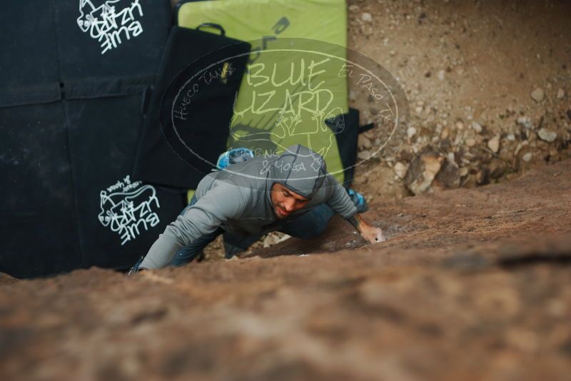 Bouldering in Hueco Tanks on 03/10/2019 with Blue Lizard Climbing and Yoga
Filename: SRM_20190310_1450320.jpg
Aperture: f/2.5
Shutter Speed: 1/640
Body: Canon EOS-1D Mark II
Lens: Canon EF 50mm f/1.8 II