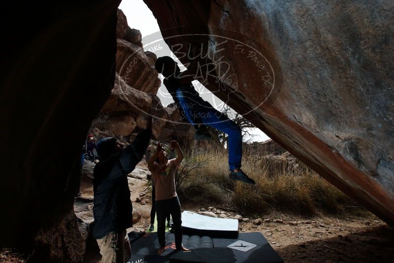 Bouldering in Hueco Tanks on 03/15/2019 with Blue Lizard Climbing and Yoga
Filename: SRM_20190315_1330260.jpg
Aperture: f/8.0
Shutter Speed: 1/250
Body: Canon EOS-1D Mark II
Lens: Canon EF 16-35mm f/2.8 L
