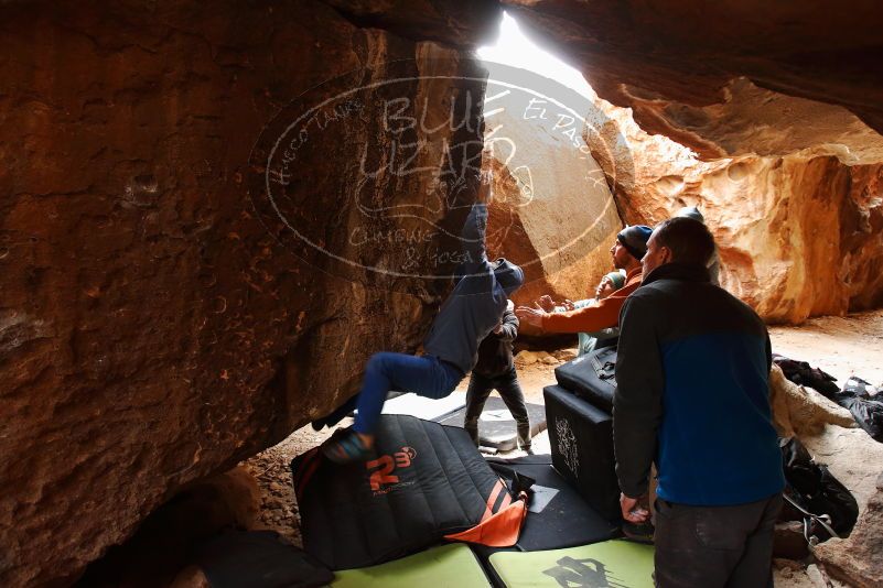 Bouldering in Hueco Tanks on 03/15/2019 with Blue Lizard Climbing and Yoga
Filename: SRM_20190315_1644270.jpg
Aperture: f/4.5
Shutter Speed: 1/100
Body: Canon EOS-1D Mark II
Lens: Canon EF 16-35mm f/2.8 L