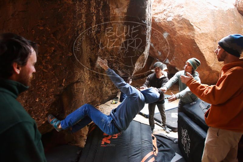 Bouldering in Hueco Tanks on 03/15/2019 with Blue Lizard Climbing and Yoga
Filename: SRM_20190315_1646520.jpg
Aperture: f/3.2
Shutter Speed: 1/100
Body: Canon EOS-1D Mark II
Lens: Canon EF 16-35mm f/2.8 L