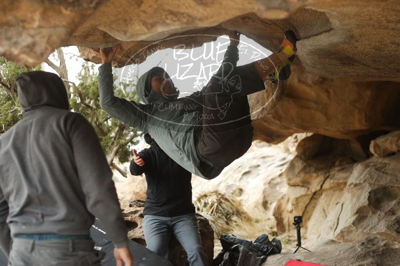 Bouldering in Hueco Tanks on 03/16/2019 with Blue Lizard Climbing and Yoga
Filename: SRM_20190316_1252100.jpg
Aperture: f/2.8
Shutter Speed: 1/800
Body: Canon EOS-1D Mark II
Lens: Canon EF 50mm f/1.8 II
