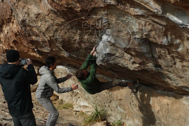 Bouldering in Hueco Tanks on 03/30/2019 with Blue Lizard Climbing and Yoga
Filename: SRM_20190330_1703050.jpg
Aperture: f/4.0
Shutter Speed: 1/640
Body: Canon EOS-1D Mark II
Lens: Canon EF 50mm f/1.8 II