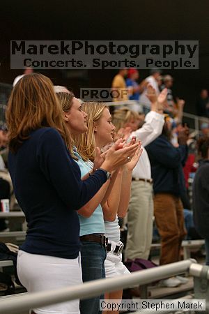 

Filename: img_2780_std.jpg
Aperture: f/2.8
Shutter Speed: 1/2500
Body: Canon EOS DIGITAL REBEL
Lens: Canon EF 80-200mm f/2.8 L